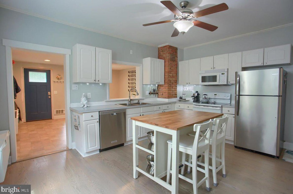 112 Valley St, West Enola, PA 17025