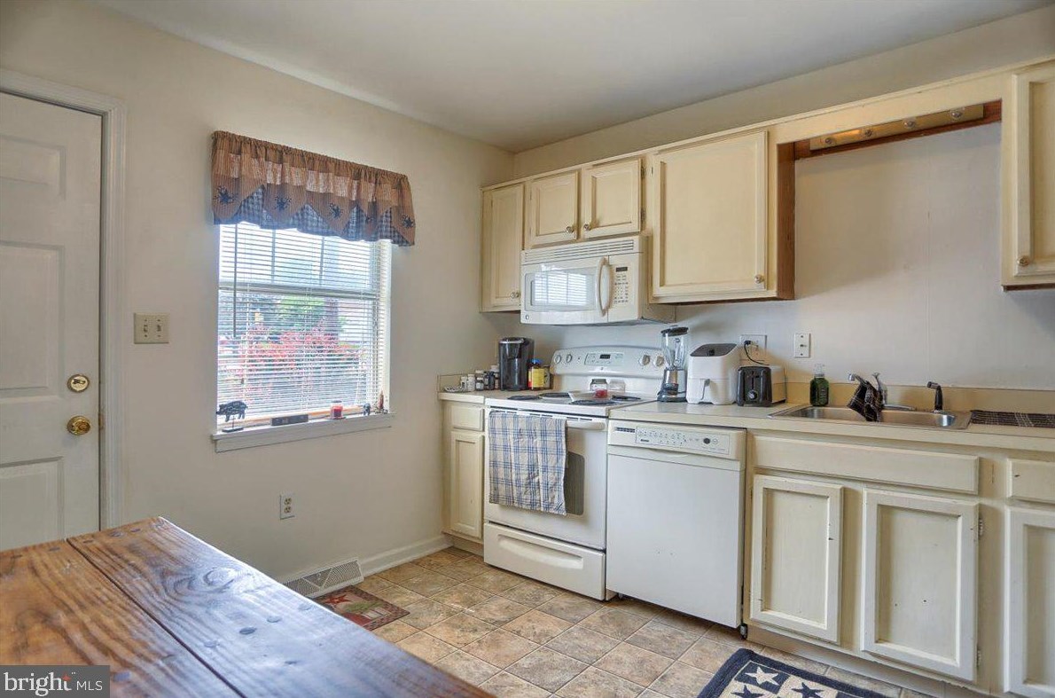 887 Old Silver Spring Rd, Navy Sup Dpt, PA 17055