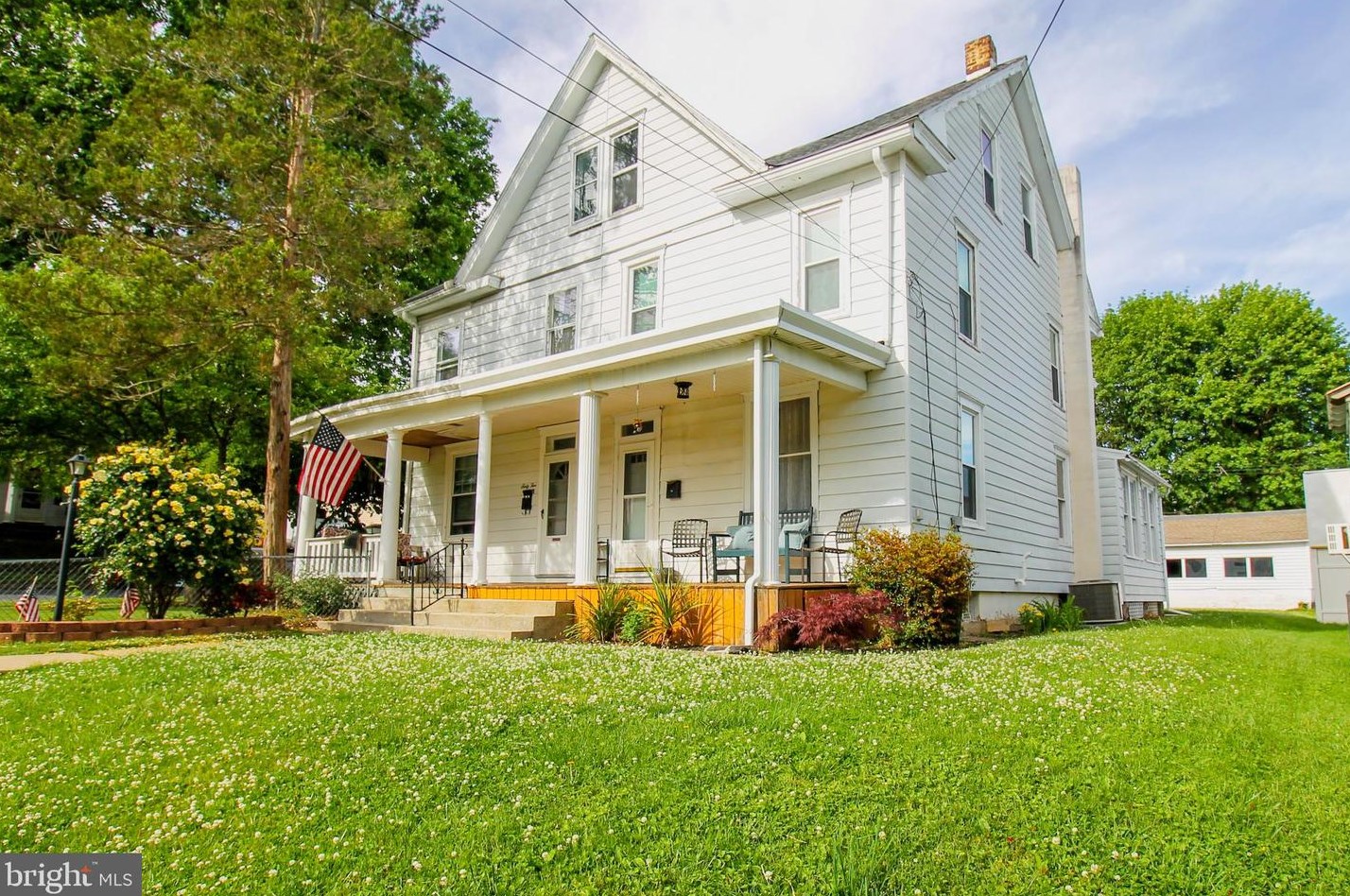63 N 10th St, Lemoyne, PA 17043