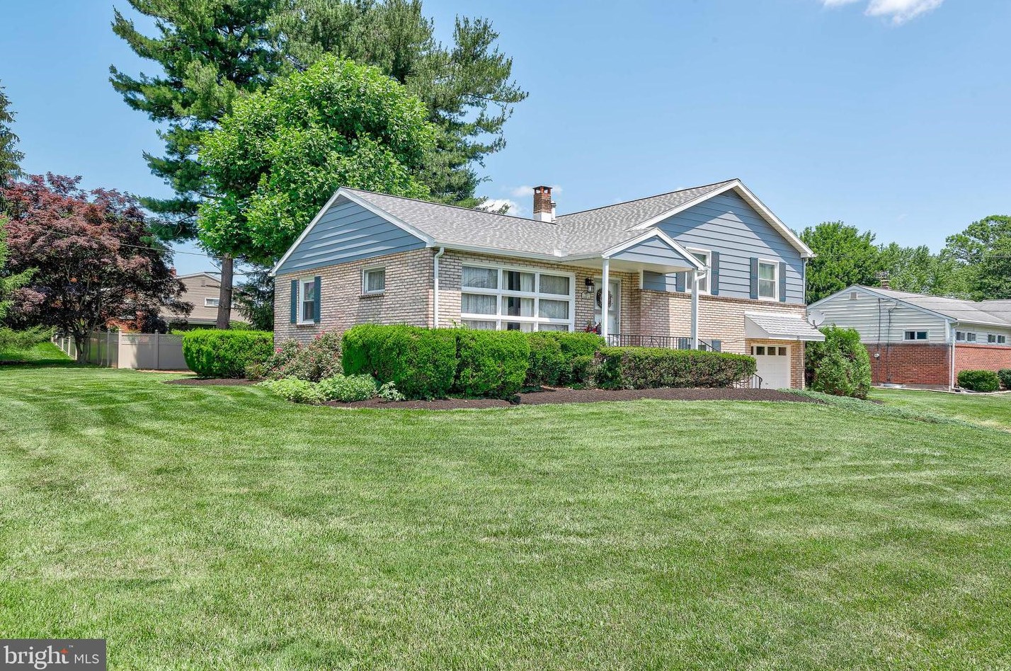 33 Scarsdale Dr, Camp Hill, PA 17011