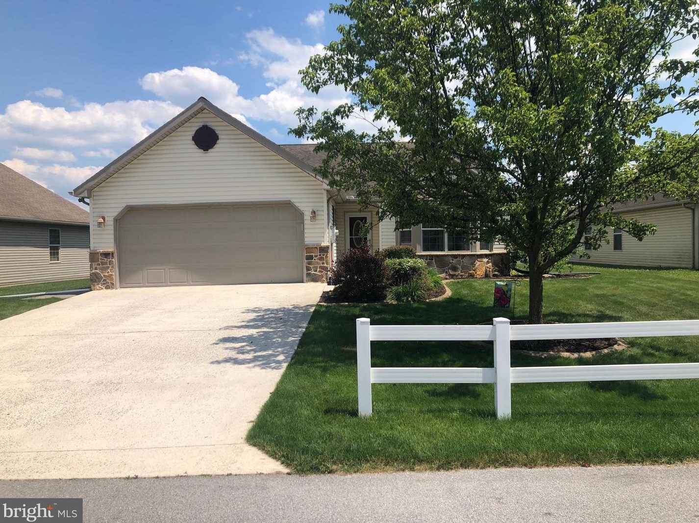19 Lantern Ln, Lees Cross Roads, PA 17257