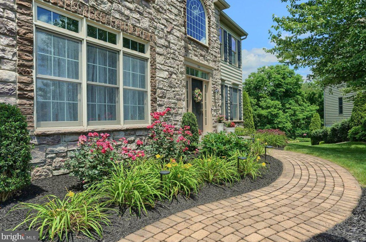 514 Nursery Dr N, Navy Sup Dpt, PA 17055