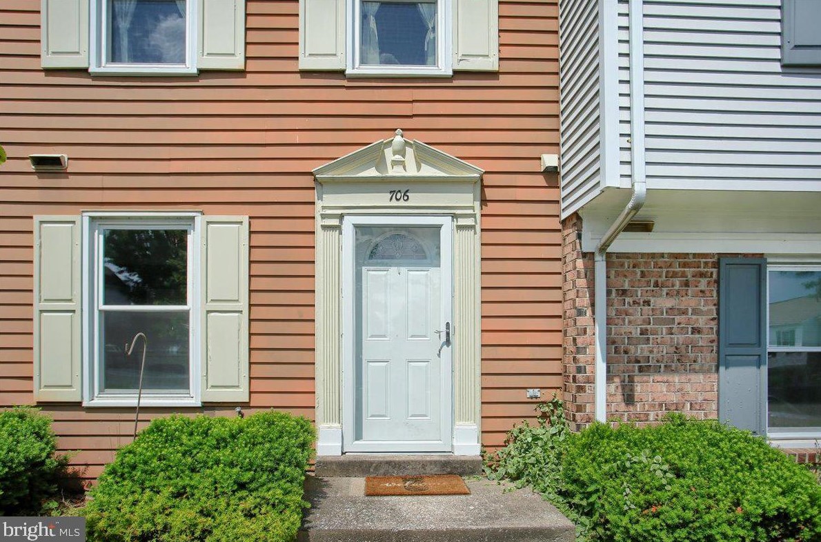 706 Allenview Dr, Navy Sup Dpt, PA 17055