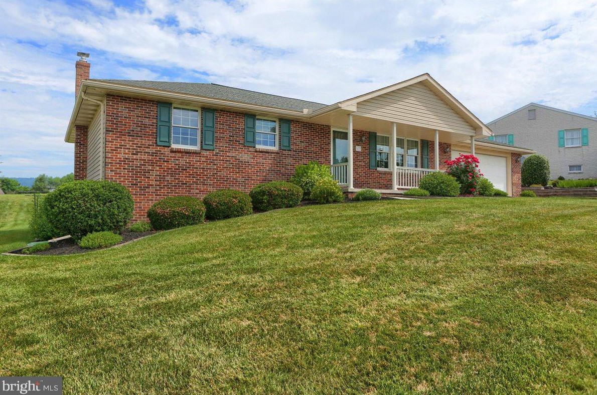 43 Sherwood Cir, West Enola, PA 17025