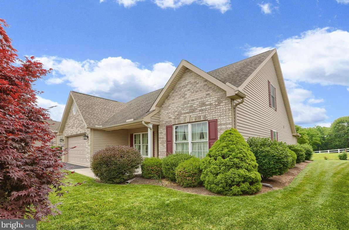 70 Thistle Dr, Navy Sup Dpt, PA 17050-7949