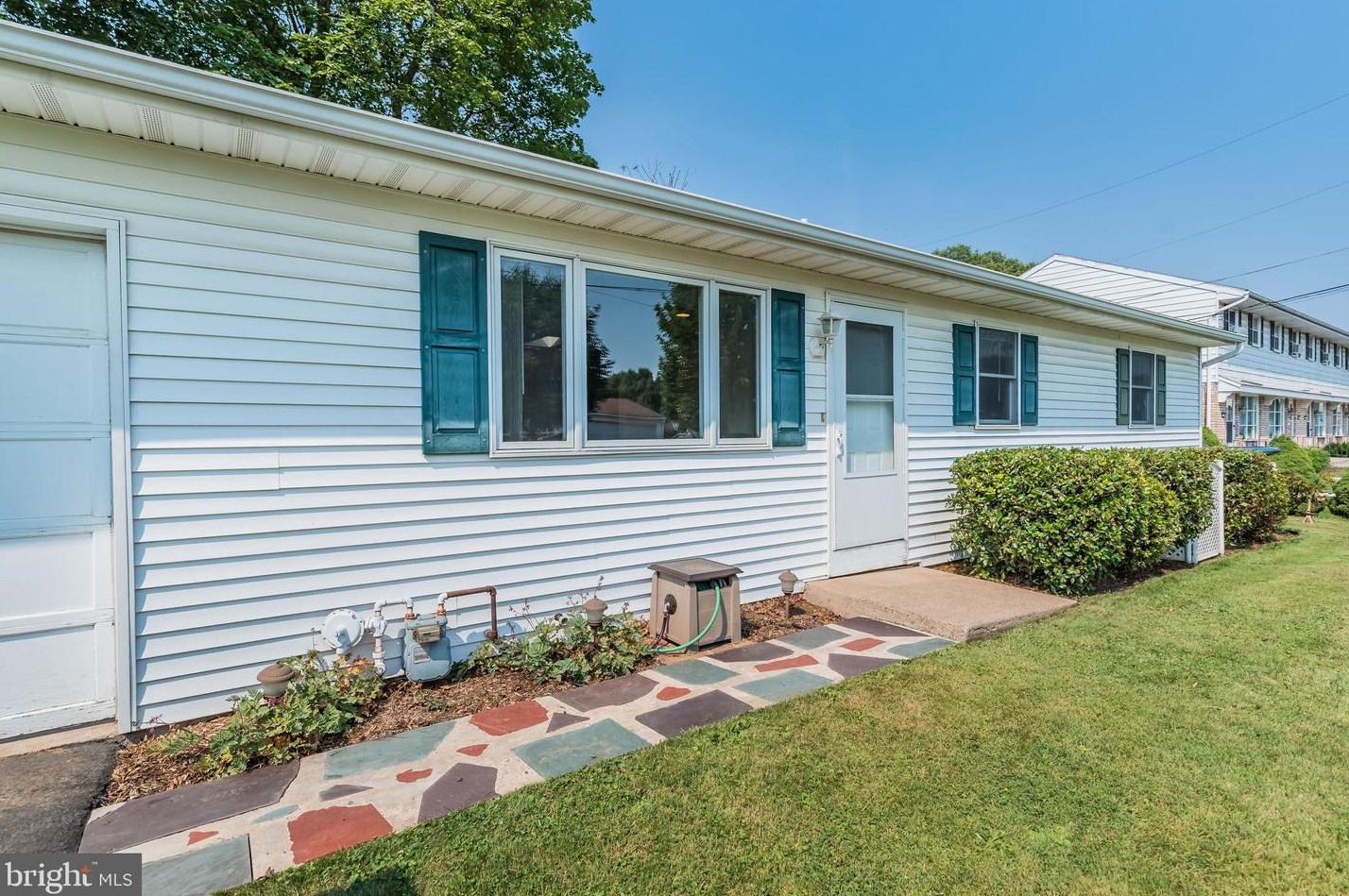 439 Berkshire Ln, Navy Sup Dpt, PA 17050