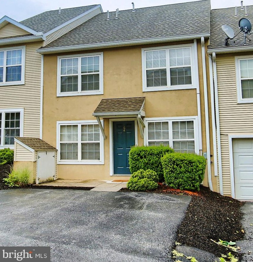 64 Courtyard Dr, Carlisle, PA 17013