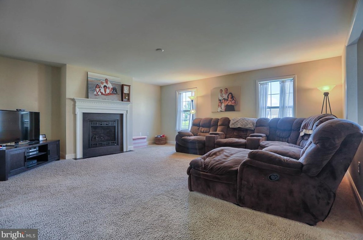 856 Northern Spy Dr, Navy Sup Dpt, PA 17055
