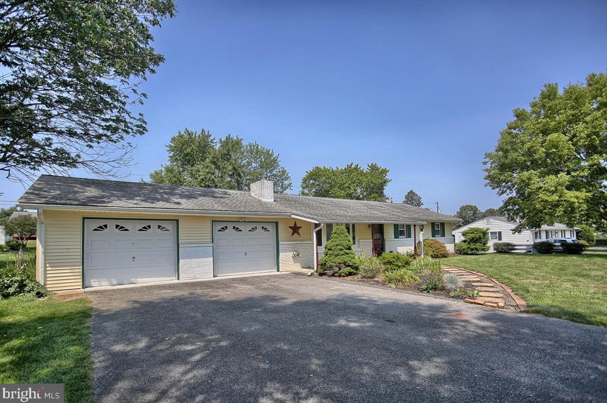 1954 Reservoir Dr, Carlisle, PA 17013