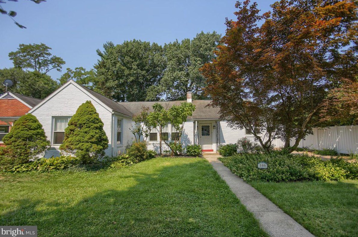 146 W Park St, Carlisle, PA 17013