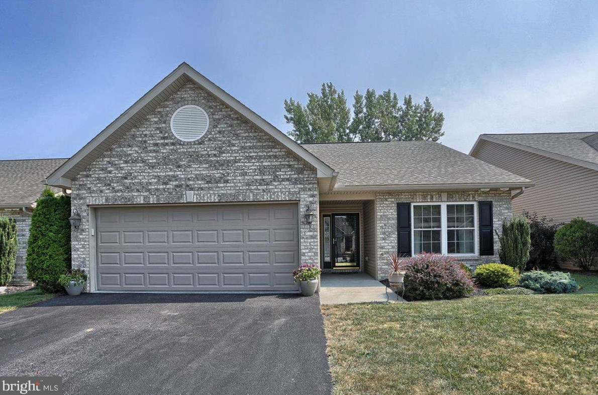 61 Keswick Dr, Navy Sup Dpt, PA 17050