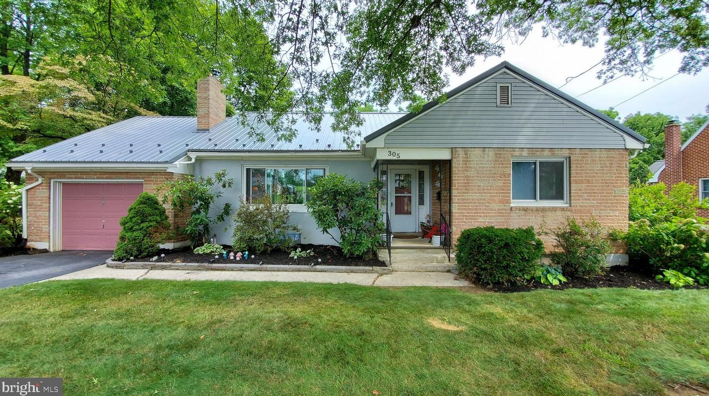 305 Roxbury Rd, Lees Cross Roads, PA 17257