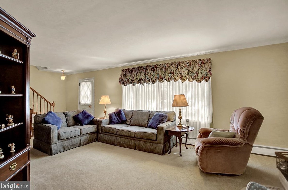 402 Kent Dr, Navy Sup Dpt, PA 17055