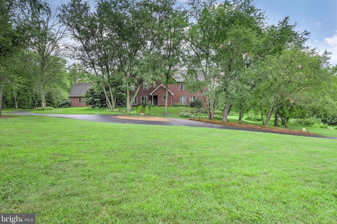 271 E Canal Rd, Swatara, PA 17033
