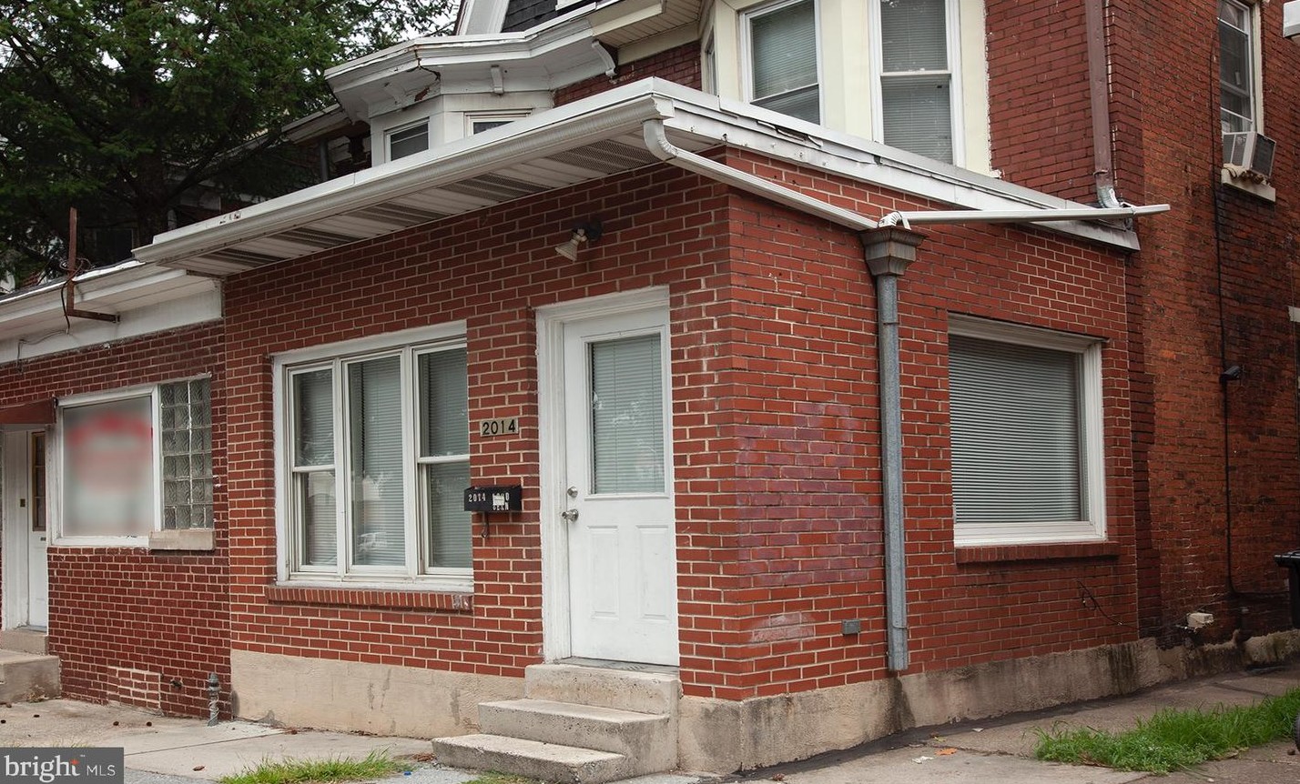 2014 Derry St, Harrisburg, PA 17104-2301
