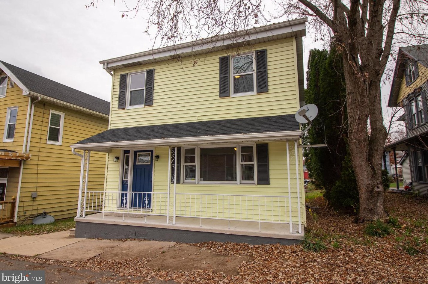 208 Armstrong St, Powells Vly, PA 17032-6007