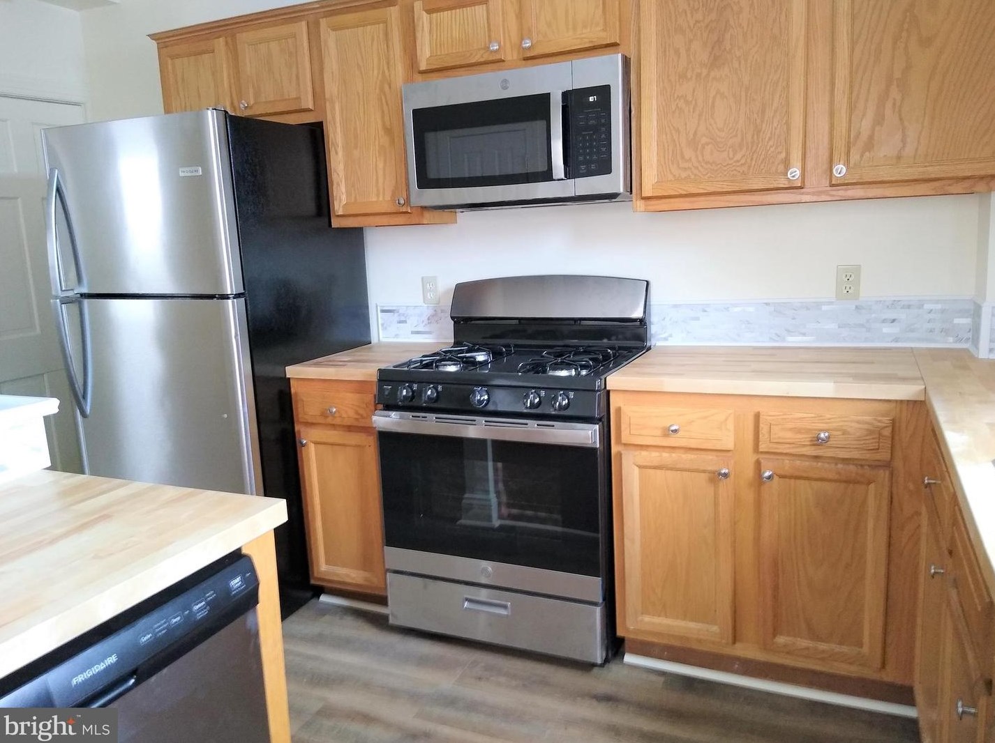 341 Locust St, Harrisburg PA  17113-2335 exterior