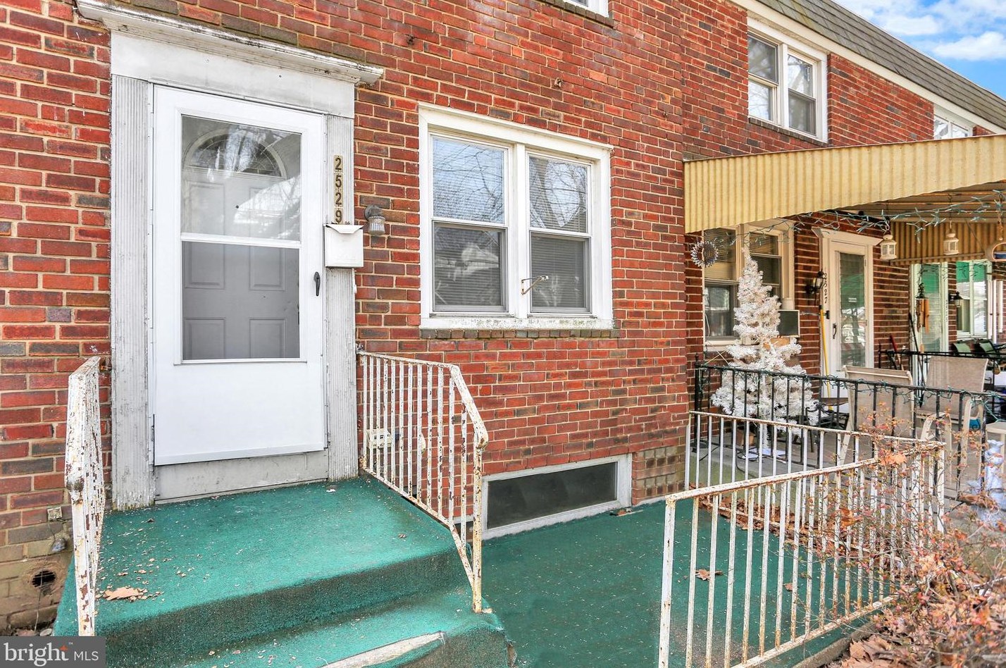 2529 Derry St, Harrisburg, PA 17111-1145