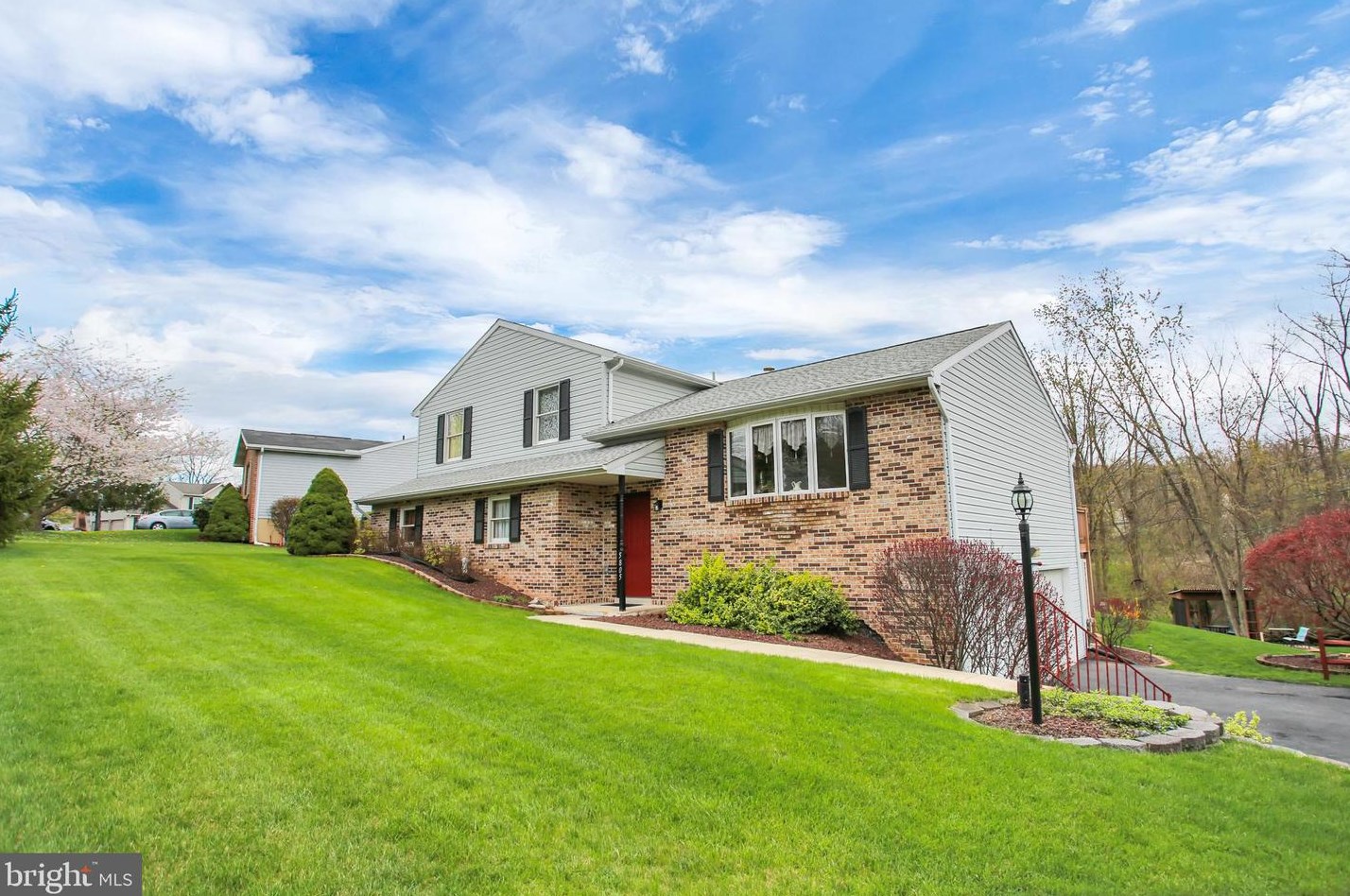 5805 Hillsborough Ct, Harrisburg, PA 17111