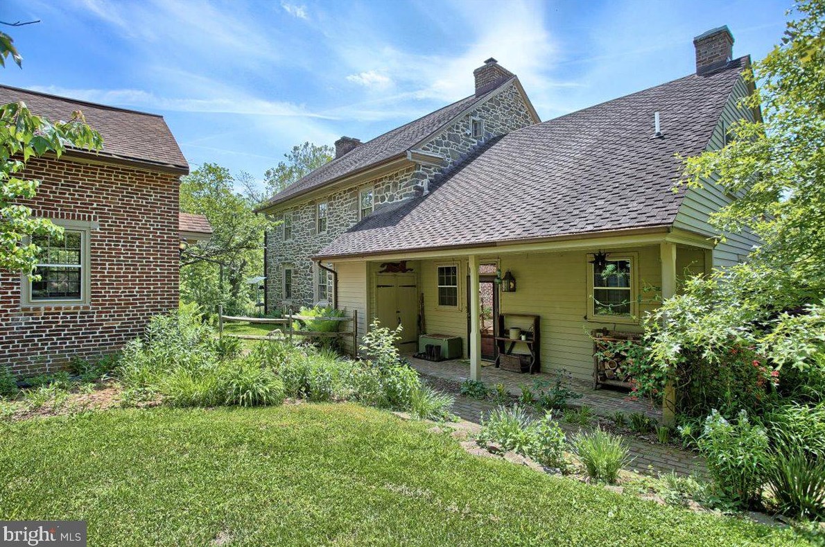 412 S Meadow Ln, Hummelstown, PA 17036