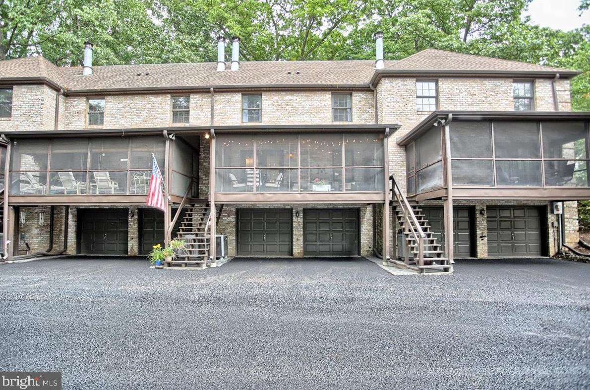 1304 Sand Hill Rd, Hummelstown, PA 17036