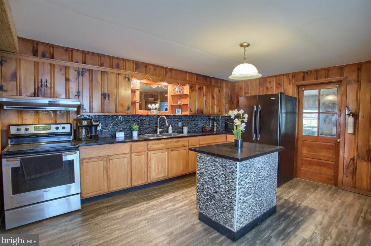 132 Lincoln St, Harrisburg, PA 17113-2253
