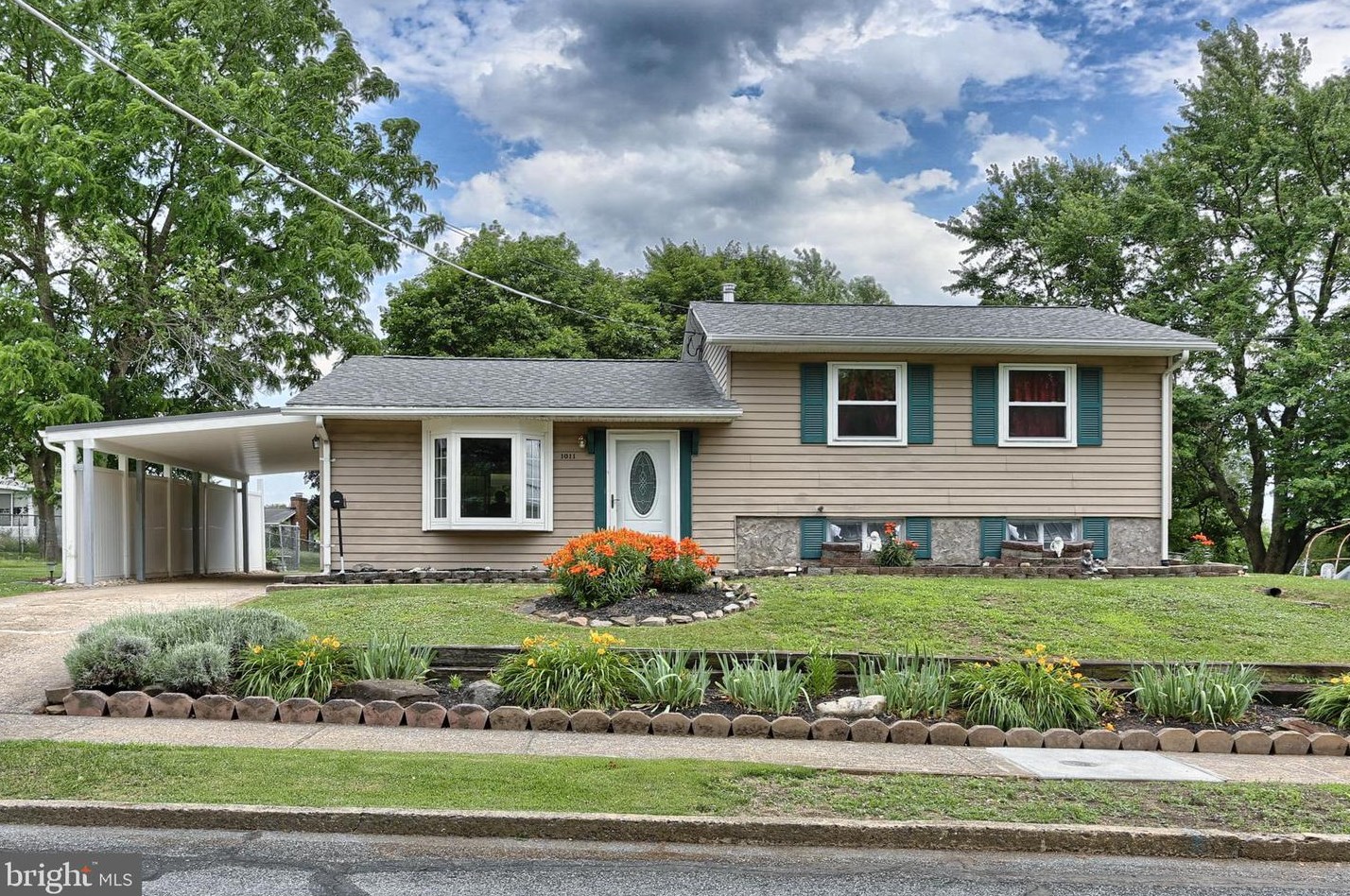 1011 Collingswood Dr, Harrisburg, PA 17109