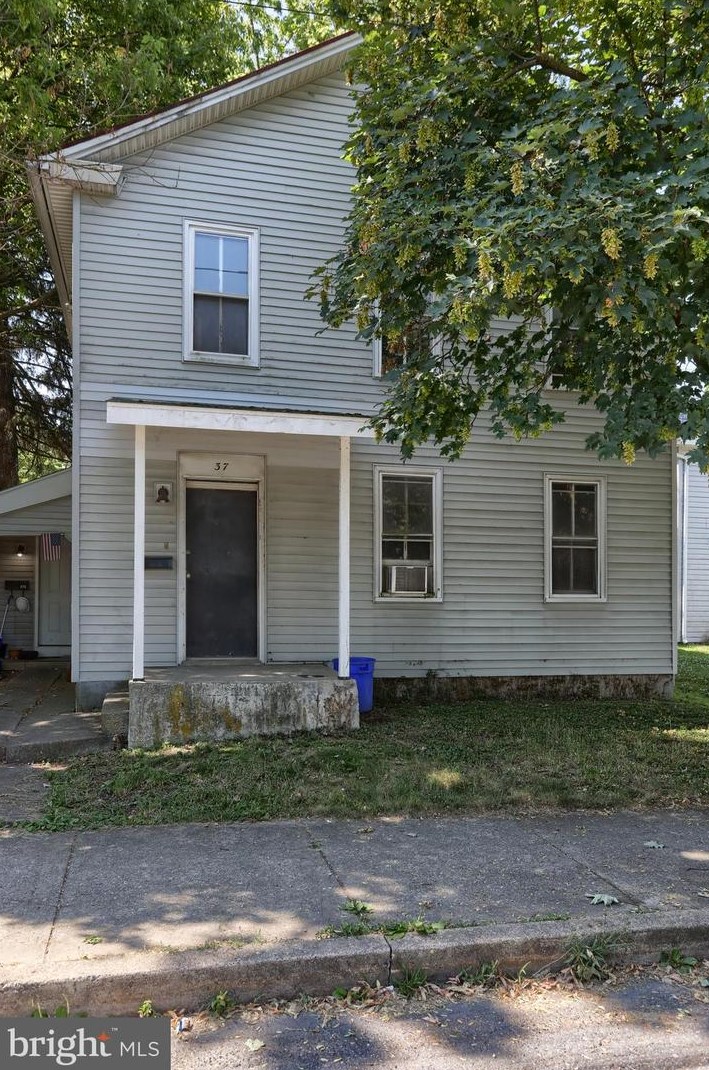 37 W 2nd, Hummelstown, PA 17036
