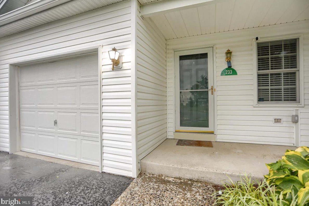 233 Meadow Ln, Harrisburg, PA 17112