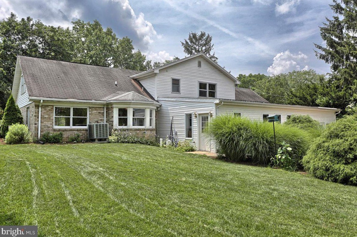 215 Mine Rd, Swatara, PA 17033