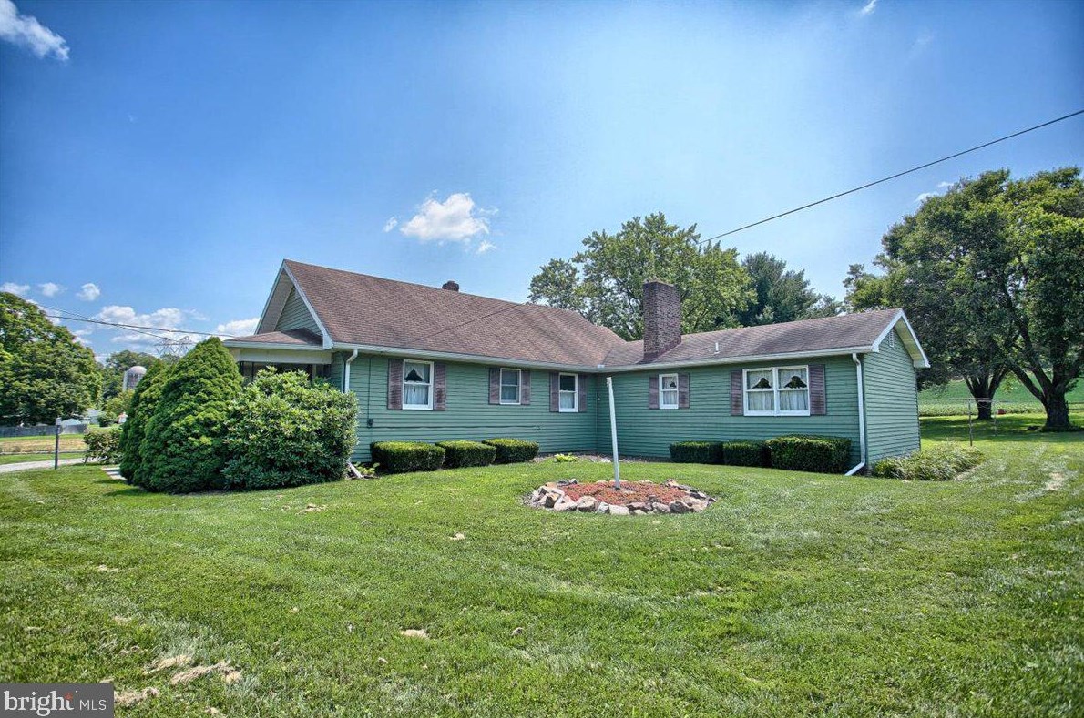 1051 Clarks Valley Rd, Water Gap, PA 17018