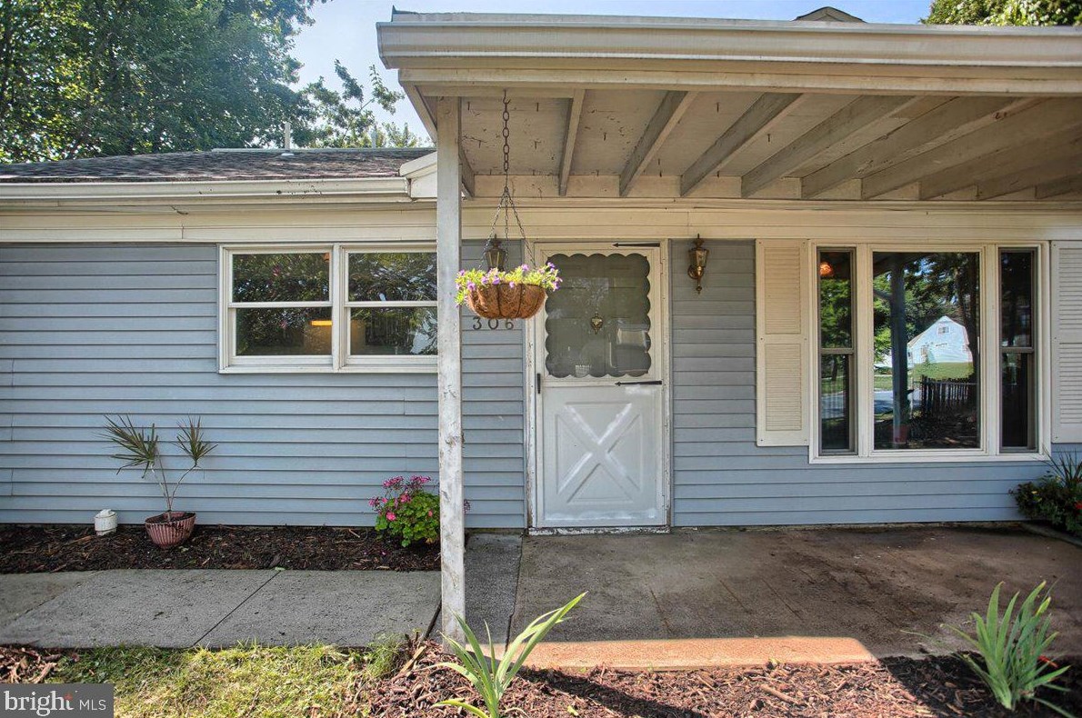 306 Plane St, Hbg Inter Airp, PA 17057-2324