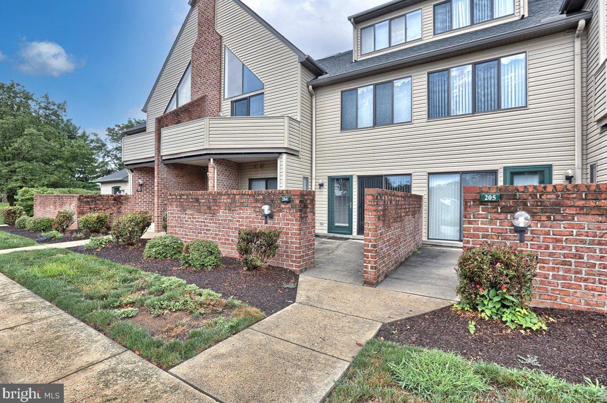204 Cherrington Dr, Harrisburg, PA 17110