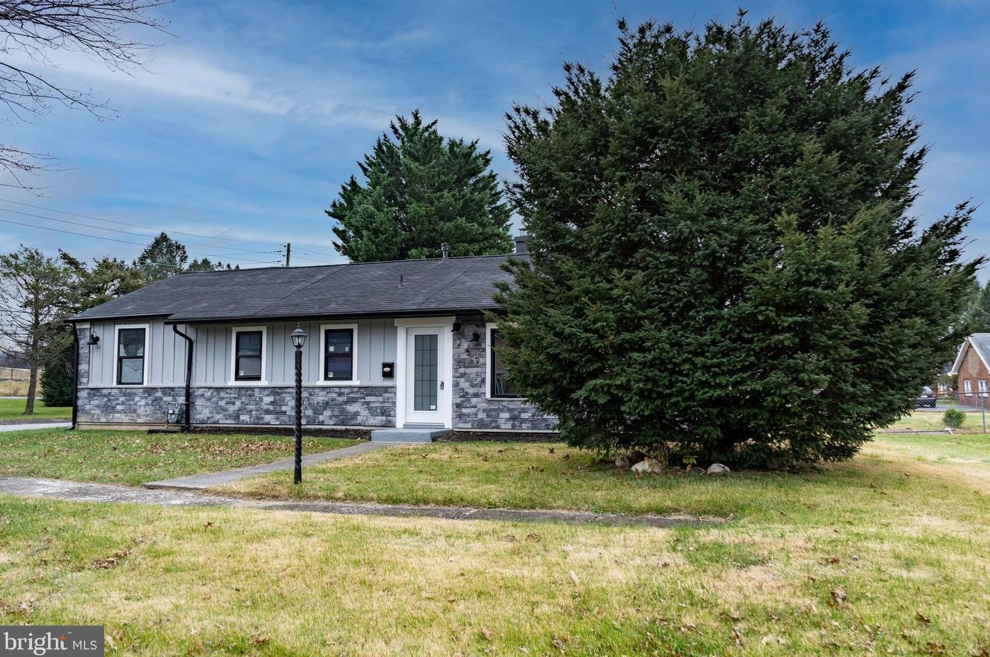 259 Pinecrest Dr, Harrisburg, PA 17110