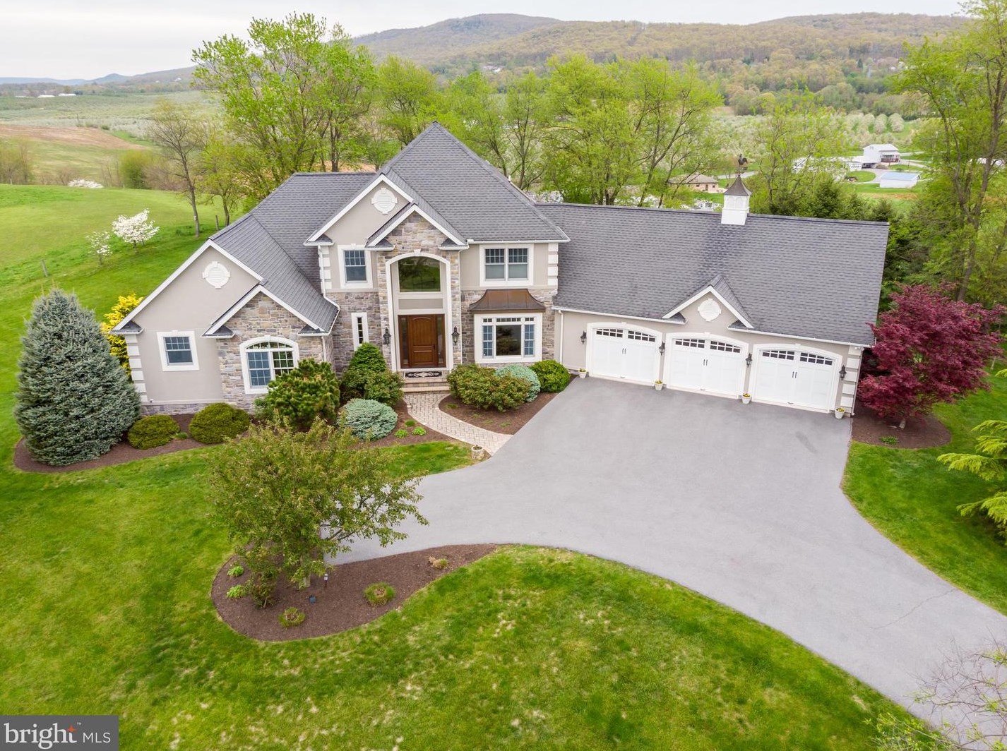 8900 Anthony Hwy, Roadside, PA 17268-8535
