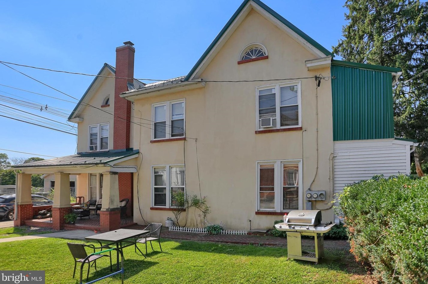 51 Franklin St, Chambersburg PA  17201-2056 exterior