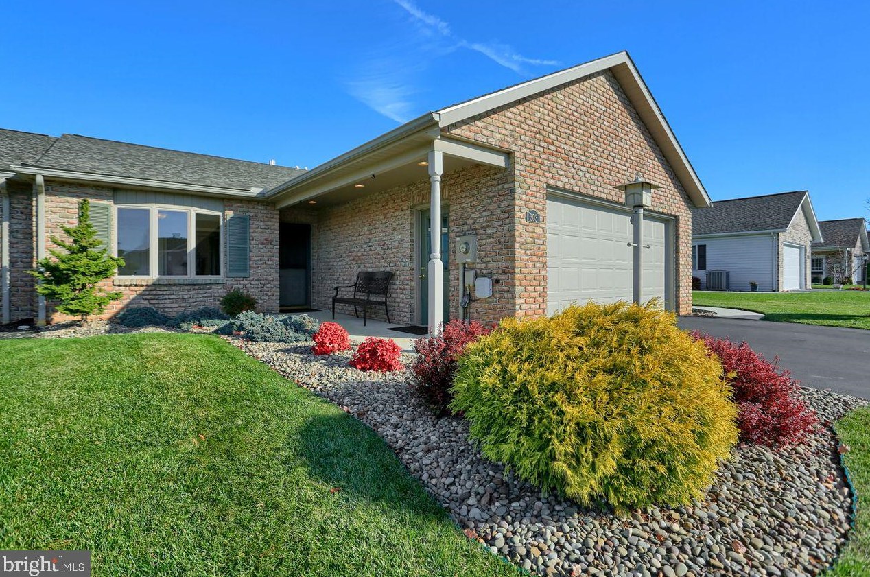 303 Woodvale Dr, Chambersburg, PA 17201-4535