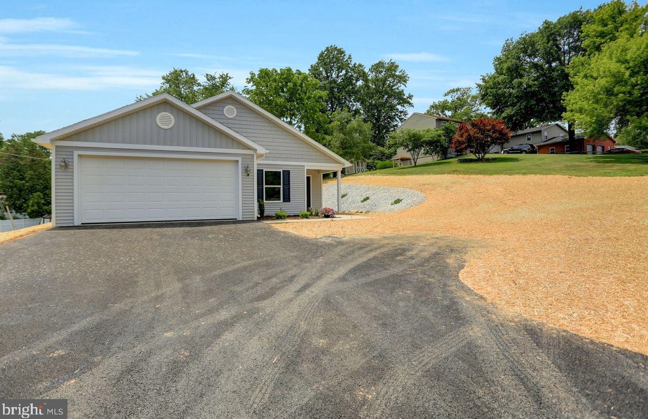 2682 Falling Spring Rd, Chambersburg, PA 17201-9023