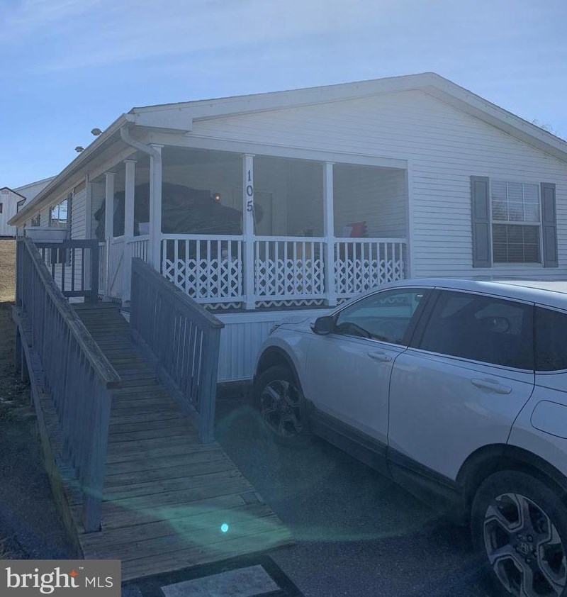 105 Coquina Sands Dr, Roadside, PA 17268-8651