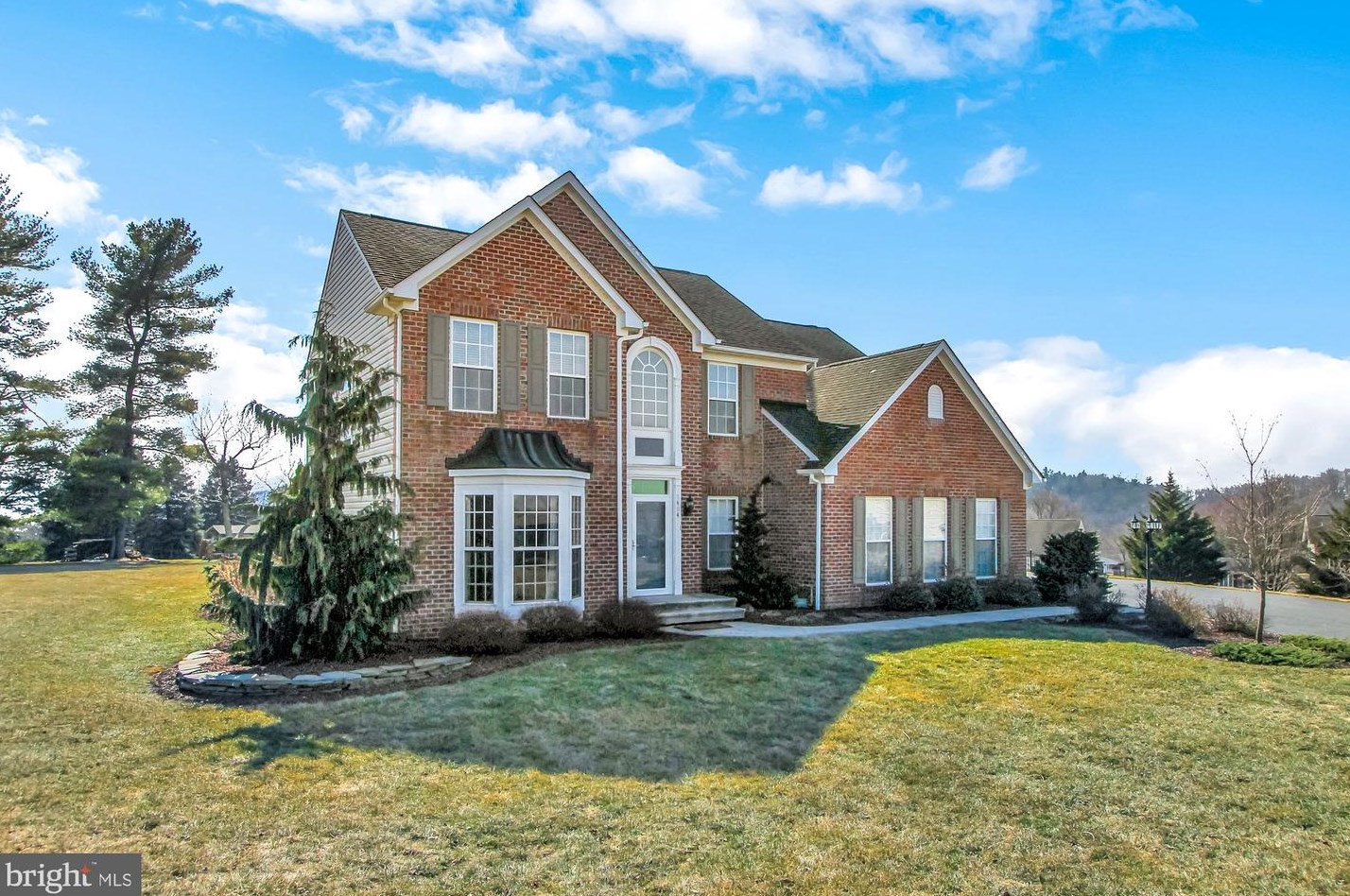 8404 Harper Dr, Roadside, PA 17268-8470