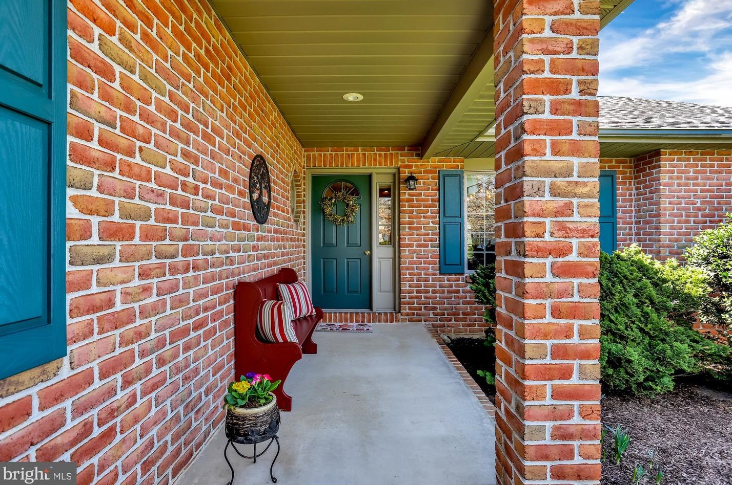 7018 Fairway Oaks, Fayetteville, PA 17222-9416