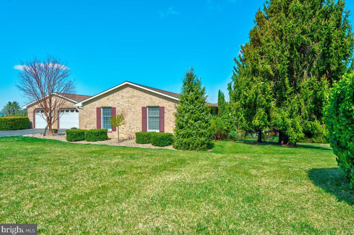 11772 Woodlea Dr, Roadside, PA 17268-9340