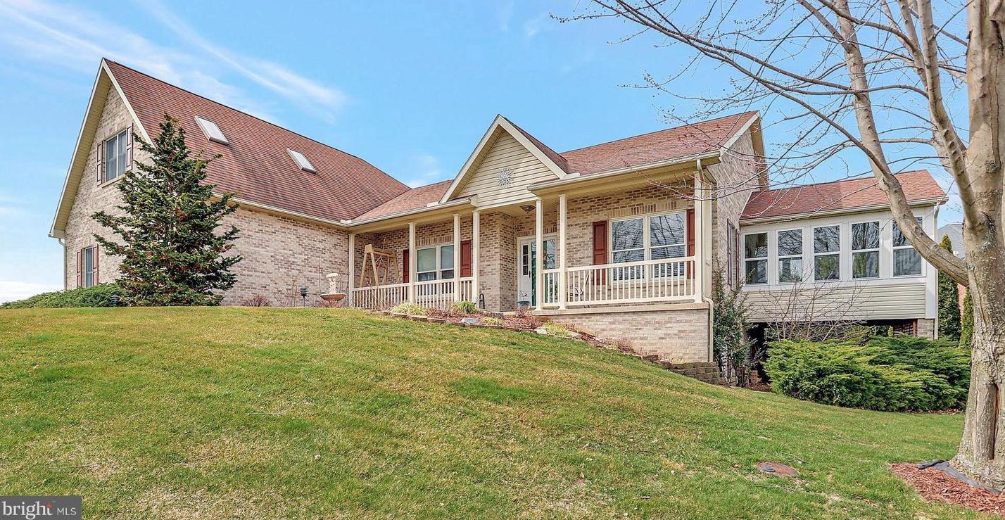7142 Seminole Way, Fayetteville, PA 17222-9428
