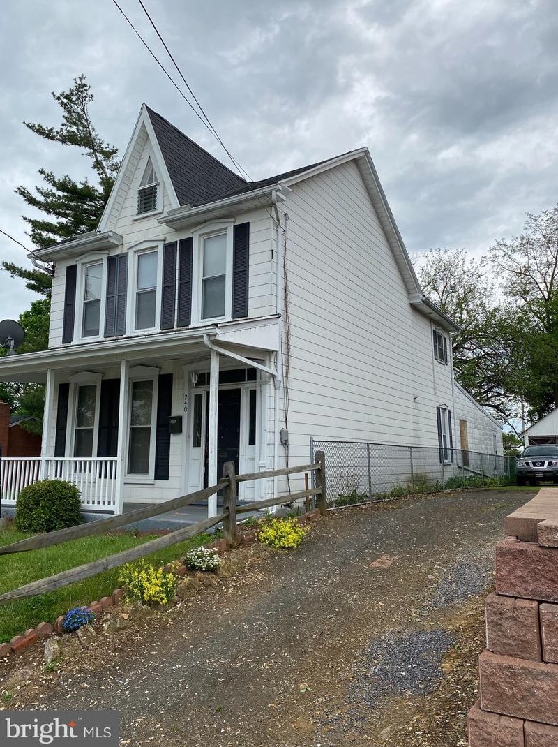 240 Walnut St, Roadside, PA 17268-2043