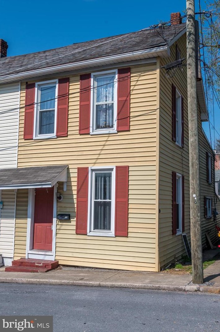 111 Middle St, Roadside, PA 17268-1344