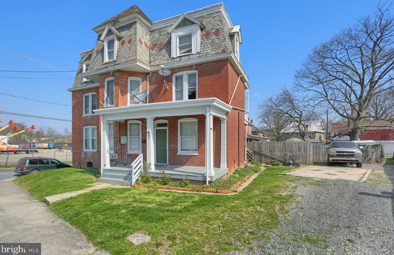 67 Hazel St, Chambersburg, PA 17201-1138