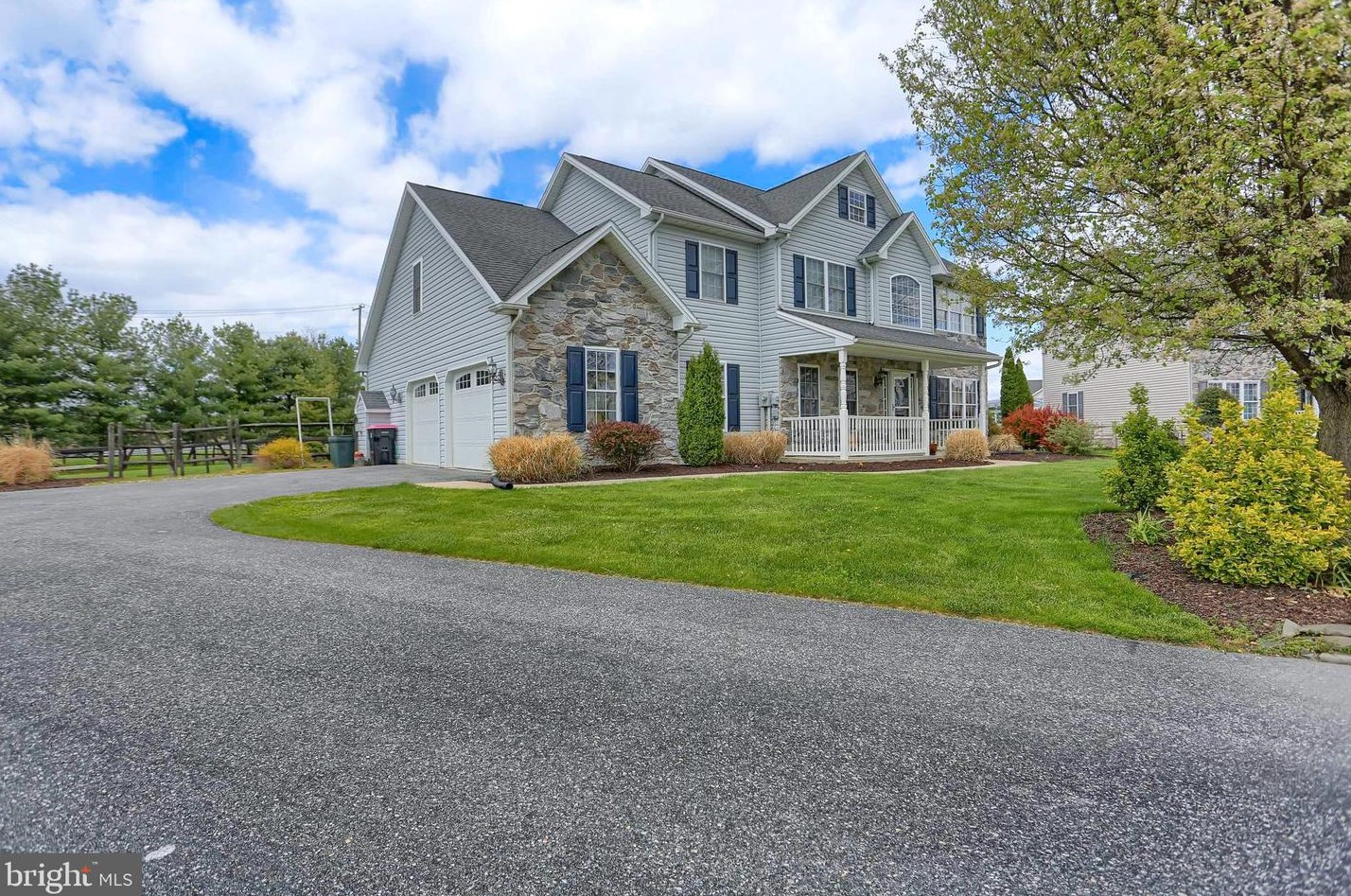 1719 Barnegat Light Dr, Chambersburg, PA 17202-7438