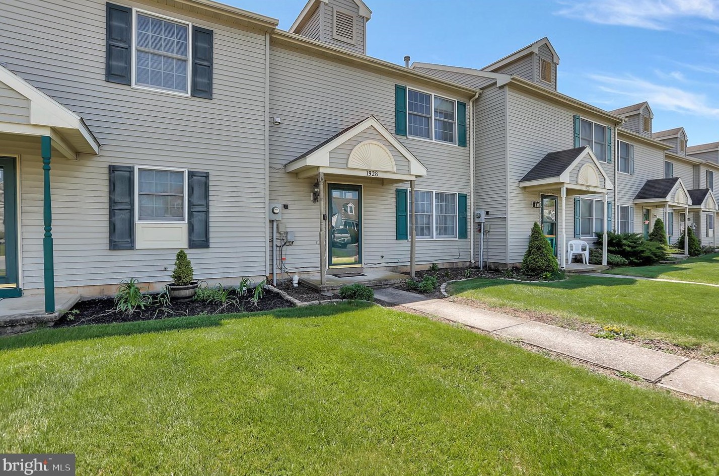 1928 Clinton Ave, Chambersburg, PA 17201