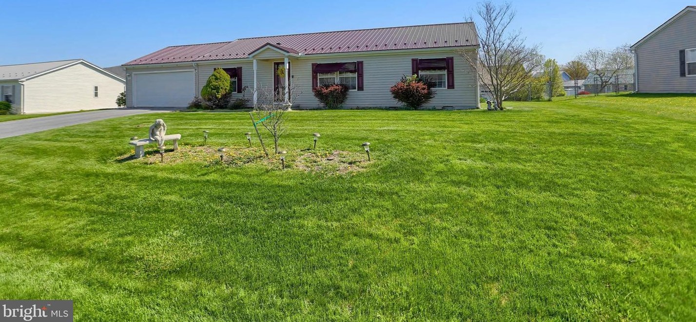 176 Durham Dr, Chambersburg, PA 17202-8580