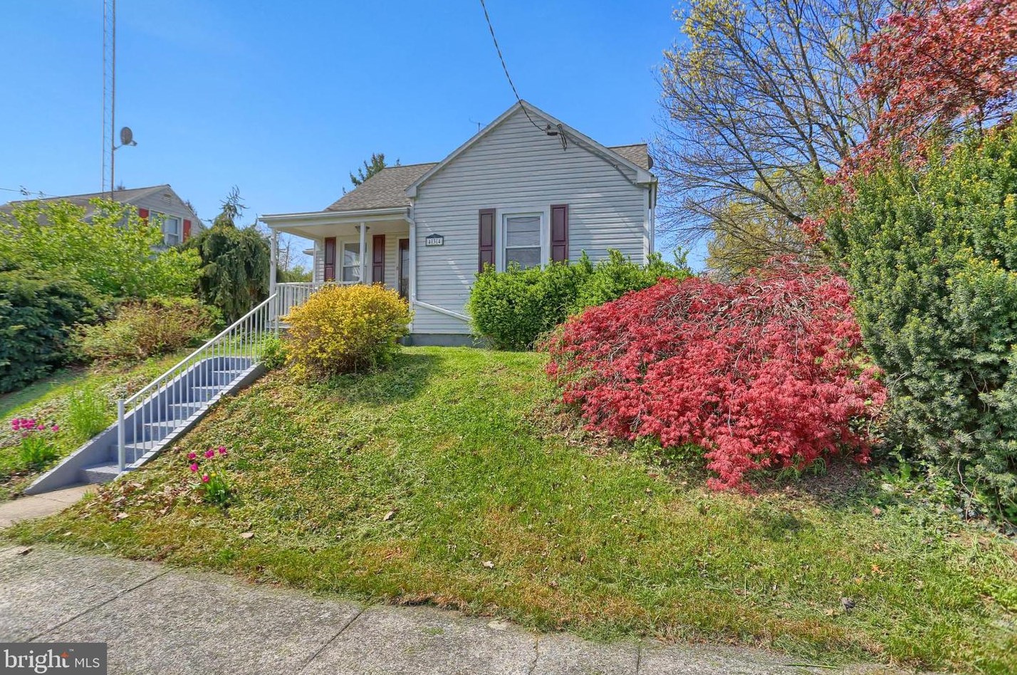 434 Pennsylvania Ave, Chambersburg, PA 17201-1324